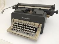 Máquina de escribir Olivetti linea 98